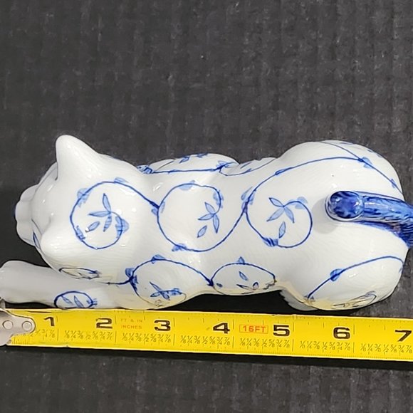 Blue and White Hand Painted Porcelain Cat Made in Thailand - Picture 8 of 10